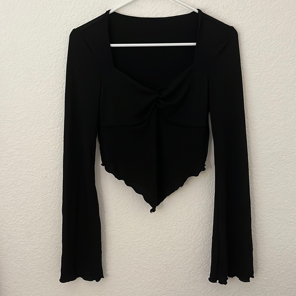 NEVER WORN dainty black long sleeve! Super flattering all around 🤩